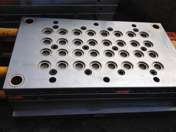 Bottle Lid Mould 02